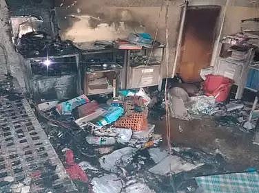 Pune Fire News : पुण्यात विद्यार्थींनींच्या वसतिगृहाला आग; शैक्षणिक साहित्य जळून खाक