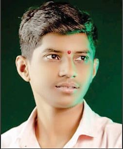 Nagar : रस्त्याच्या कडेला उभ्या असलेल्या युवकाला टेम्पोची धडक