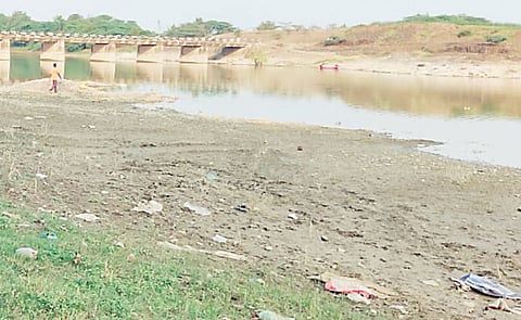 दुष्काळछाया ! घोड नदीमधील पाणीसाठा खालावला