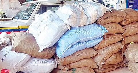 Pune News : तब्बल 10 लाखांचा गुटखा पकडला