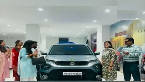 Diwali Gift : हरियाणातील ‘या’ कंपनीने कर्मचाऱ्यांना दिली दिवाळी गिफ्ट म्हणून कार