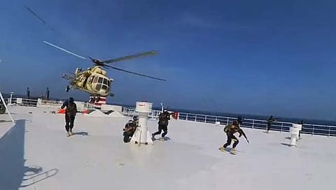 Yemen’s Houthi rebels hijack cargo ship | लाल समुद्रात जहाज अपहरणाचा थरार! हुथी बंडखोरांकडून व्हिडिओ जारी