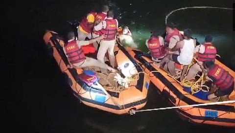 कर्नाटकातील मंड्यामध्ये भीषण अपघात, कालव्यात कार कोसळून पाच ठार