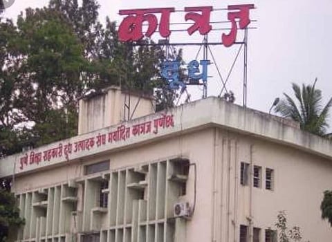 Pune News : कात्रजकडून गायीच्या दूध विक्री दरात दोन रुपयांनी कपात