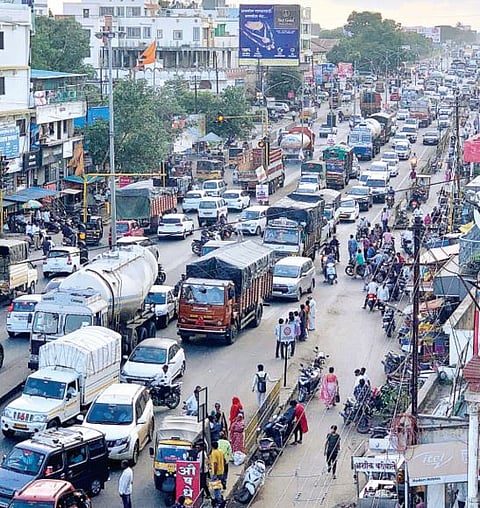 कवडीपाट-कासुर्डी भागाकडे ‘एनएचएआय’चे दुर्लक्ष