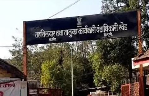 खेड महसूल कार्यालयात प्रांताधिकारी आणि तहसीलदाराविरुद्ध एकवटले ५०० वकील