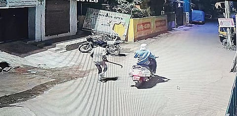 Pune Crime News : कोयताधार्यांची दहशत; 29 वाहने फोडली