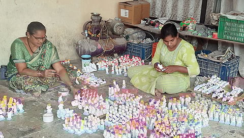 Pune News : एक कुंभारवाडा, पणत्या 50 हजार!