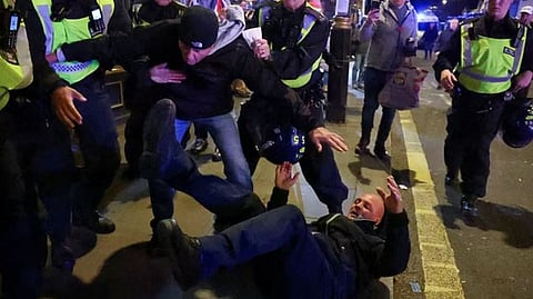 लंडनमध्ये पॅलेस्टाईन समर्थकांच्या मोर्चाला हिंसक वळण, १२० अटकेत