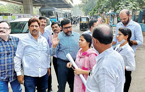 Pune Metro : मेट्रो स्थानकाचा जिना ठरतोय अडथळा