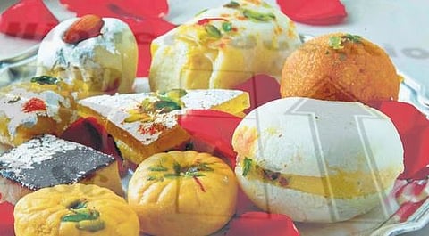 Pune News : मोफत वाटपातील मिठाईवर ‘एफडीए’ची करडी नजर