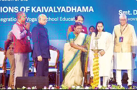 योग हा व्यक्तीच्या सर्वांगीण विकासाचा मार्ग : राष्ट्रपती द्रौपदी मुर्मू यांचे प्रतिपादन