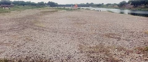 होळ येथील निरा नदीचे पात्र तळाशी ; सोमेश्वरनगर परिसरातील शेतकरी चिंतातूर