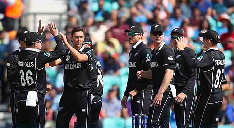 Ball Tampering : वर्ल्डकपदरम्यान ‘बॉल टॅम्परिंग’चे प्रकरण तापले! न्यूझीलंडचा ‘हा’ खेळाडू येणार अडचणीत(Video)