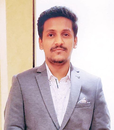 दुर्दैवी ! पालिकेच्या हलगर्जीमुळे तरुणाचा बळी; झाडाची फांदी ठरली काळ