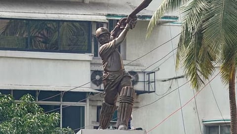 Sachin Tendulkar Statue : हुबेहुब सचिन सारखाच… वानखेडे स्टेडियमवर सचिन तेंडुलकरच्या पुतळ्याचे दिमाखात अनावरण