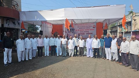 नाशिक : मोहाडीत मुंडण करुन सरकारचा निषेध