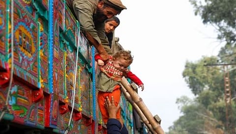 युद्धाने उद्ध्वस्त केले, आता पाकिस्तानेही लाथाडले! अफगाण नागरिकांवर ‘हद्दपारी’चा वरंवटा!
