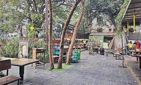 Pune News : पालिकेकडून 13 हॉटेलच्या अनधिकृत शेडवर कारवाई