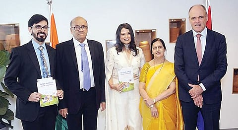 Pune News : पुणेकर मुलीचे डच भाषेत पाठ्यपुस्तक