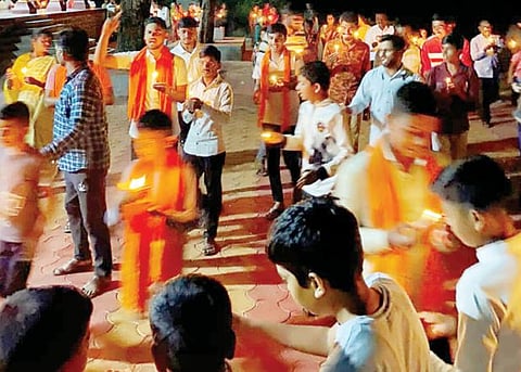 Pune : पुरंदर तालुक्यात साखळी उपोषण, कँडल मार्च