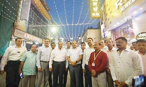 Pune News : …अन् हजारो एलईडी दिव्यांनी उजळले रस्ते