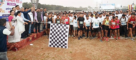 Pune : संविधान सन्मान दौडमध्ये धावले 7 हजार स्पर्धक
