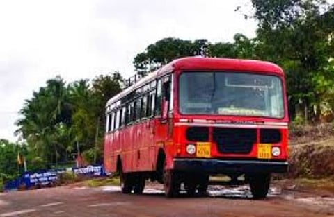 Pimpri News : एसटीत ऑनलाईन सुविधेअभावी प्रवाशांची गैरसोय