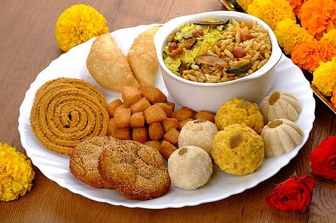 तब्बल साडेसात टन फराळाची परदेशवारी