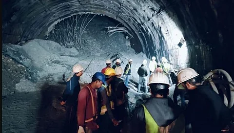 Uttarakhand Tunnel Crash | बोगद्यातील ४० मजुरांसाठी बचावकार्य युद्धपातळीवर, पाईपमधून अन्नाची पाकिटे, ऑक्सिजनचा पुरवठा