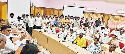 अधिकार्यांचा अधिवेशनात पर्दाफाश करू : आमदार प्राजक्त तनपुरे