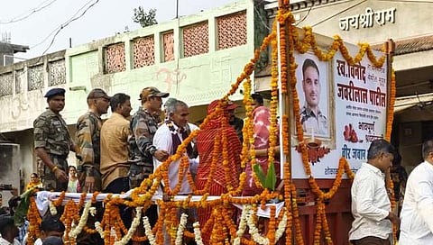 जळगाव : वीर जवान विनोद पाटील यांच्यावर शासकीय इतमामात अंत्यसंस्कार