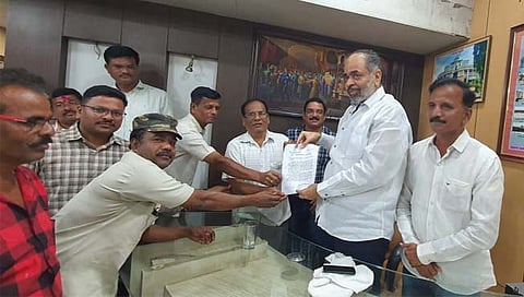 vishalgad :विशाळगड येथे पर्यटन वाढीसाठी गडवासीयांचे आमदार विनय कोरे यांना निवेदन