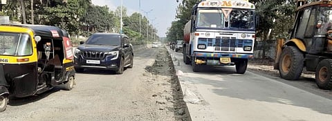 Pune : विश्रांतवाडी-विमानतळ रस्त्यावर वाहनचालकांचा जीव मुठीत !