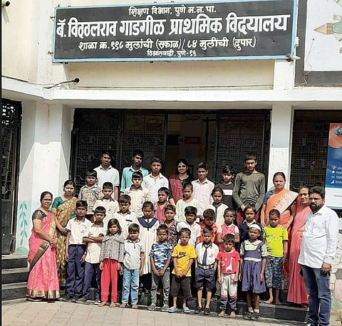 Pune News : गल्लोगल्ली फिरून शिक्षकांनी आणले मुलांना शाळेत!