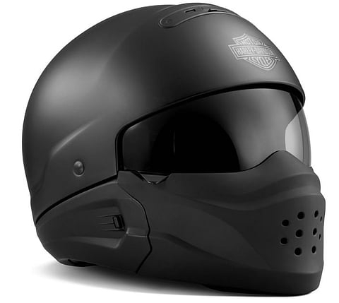 अनोखी जनजागृती व सुरक्षेचा संदेश; आरटीओ इन्स्पेक्टरला लग्नात हेल्मेटची भेट