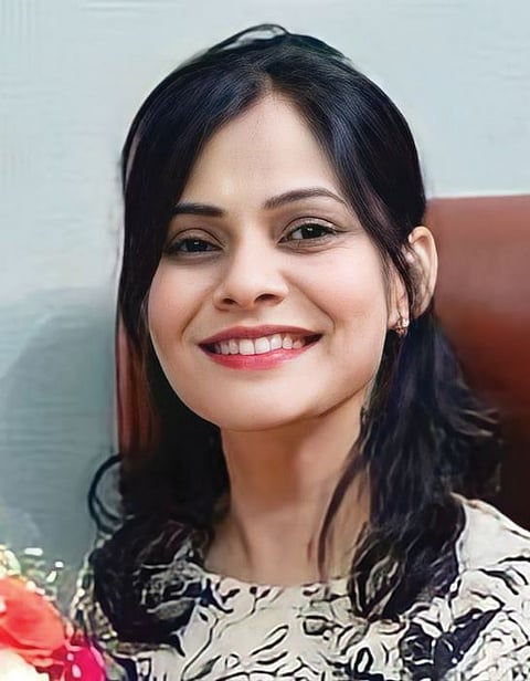 पाय धुवून पाणी प्या, तुमचे आयुष्य 30 वर्षे; भोंदू महिलेचा अंनिसकडून पर्दाफाश