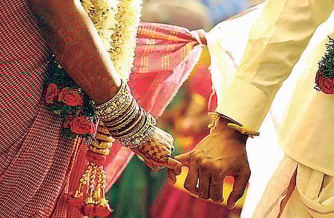 कोड असलेल्या व्यक्तींची ‘शुभमंगल’मय वाटचाल!