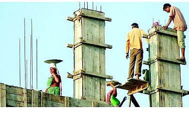 Pimpri News : शहरात बांधकाम मजुरांची सुरक्षितता वार्यावर