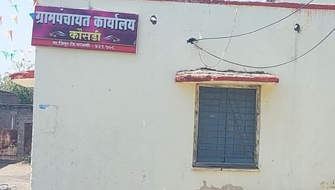 परभणी : कौसडी येथील विस्तार अधिकाऱ्याच्या भ्रष्टाचाराच्या चौकशीसाठी सीईओ, बीडीओंना निवेदन