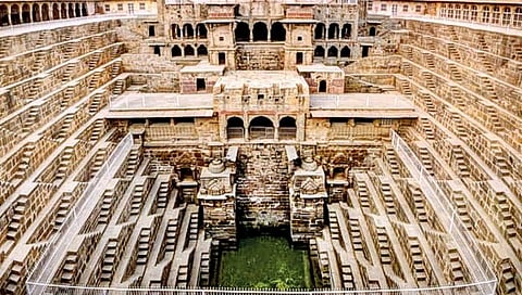 भुरळ ‘बावडी’ची