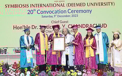 युवकांनी ऐकायला शिकावे: सरन्यायाधीश डॉ.डी.वाय.चंद्रचूड