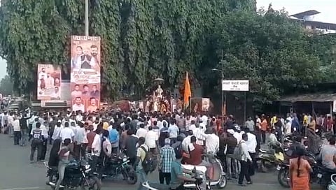 रायगड : महाड येथे आमदार गोगावले यांच्या वक्तव्यावरून शिंदे गट – ठाकरे गट एकमेकांना भिडले