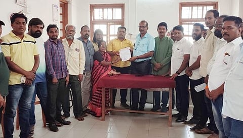 Sindhudurg News: शिवरायांच्या पुतळ्याच्या चौथऱ्याचे काम निकृष्ट : ठाकरे गटाचे तहसीलदारांना निवेदन