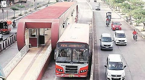 ‘पोपट’ मेला, सांगायचं कुणी ?