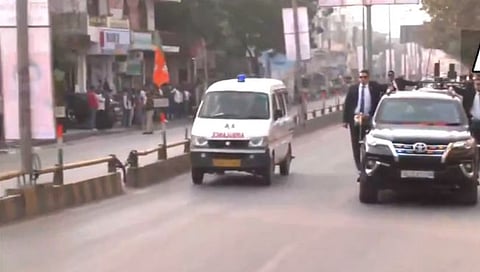 PM मोदींचे ‘कर्तव्य’भान : वाराणसीत ताफा थांबवून ॲम्ब्युलन्सला दिली वाट (पाहा व्हिडिओ)