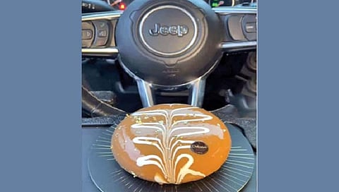 महागड्या कारइतक्या किमतीचा केक!