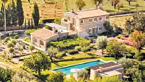 अवघ्या एक हजारात मिळणार 32 हजार कोटींचा महल!