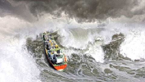 दर 580 वर्षांनी न्यूझीलंडला धडकतात 92 फुटी लाटा?