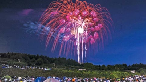 Japan : जपानमधील सर्वात मोठी आतषबाजी!
